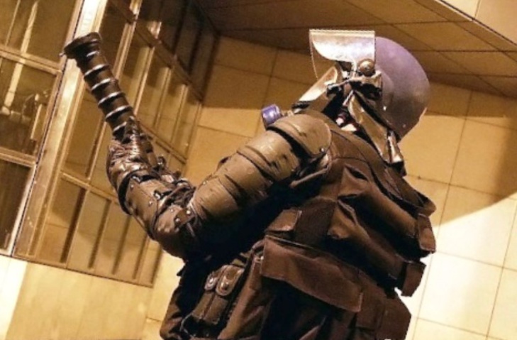 Les forces de l’ordre ont fait usage d’armes anti-émeutes pour ramener le calme - illustration Les forces de l’ordre ont fait usage d’armes anti-émeutes pour ramener le calme - illustration