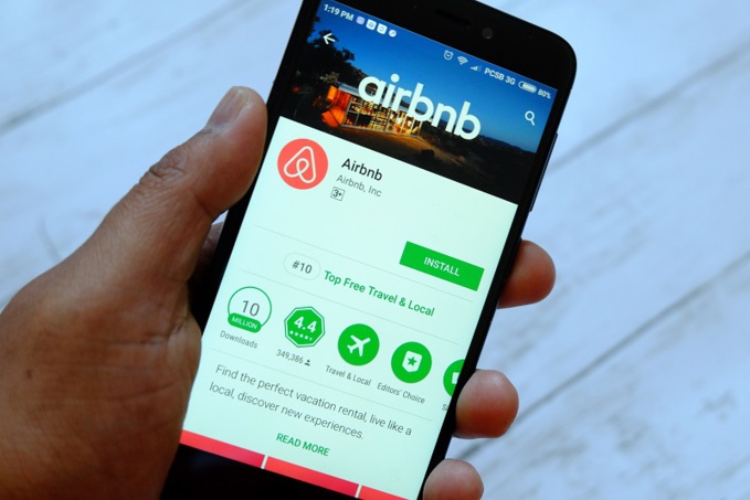 L'escroc louait des appartements sur le site Airbnb sous une fausse identité - Illustration © Adobe Stock