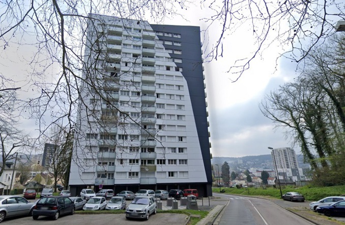 Le corps de l’homme gisait au pied de cet immeuble de 15 étages - Illustration @ GoogleMaps