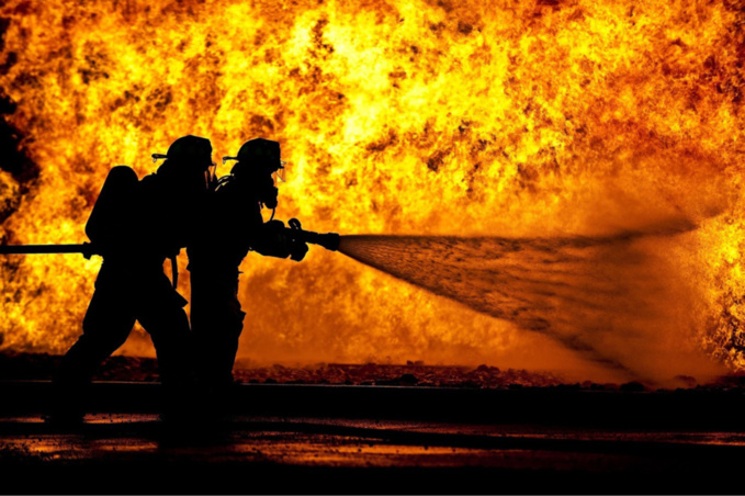 Les sapeurs-pompiers ont mis en batterie deux lances - Illustration @ Pixabay