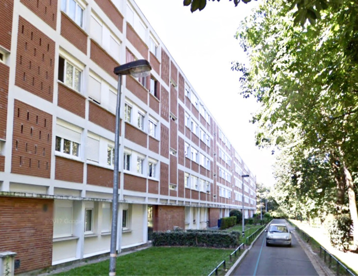 Des ouvriers travaillaient dans les caves de cet immeuble, allée de la Corniche Des ouvriers travaillaient dans les caves de cet immeuble, allée de la Corniche