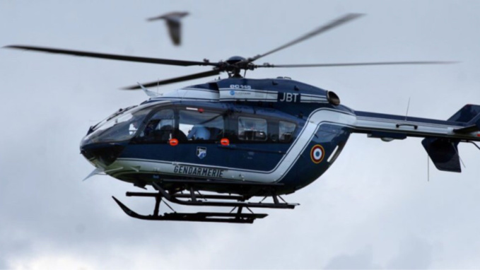 Un hélicoptère de la section aérienne de la gendarmerie a survolé la zone où la sexagénaire avait disparu mardi matin. Les recherches s’étaient avérées vaines - illustration