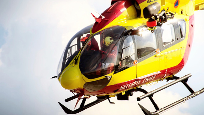 Un hélicoptère de la sécurité civile a été engagé par le CROSS chargé de coordonner les secours - illustration