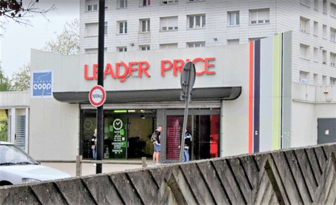 La supérette est implantée au bout d'un parking dans le centre commercial César-Franck, sur les hauts de Rouen - Illustration © Google Maps