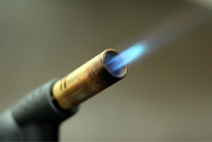 Le gamin de 14 ans a reconnu avoir mis le feu avec un chalumeau - Illustration @ Pixabay