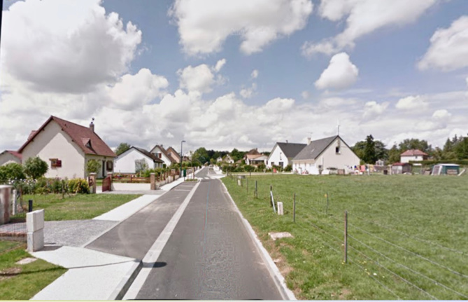 Le trou a été localisé à proximité de maisons, rue des Écoles - illustration @ Google maps