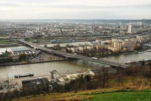 Urgent : la structure du pont Mathilde en danger après le feu d'hydrocarbures