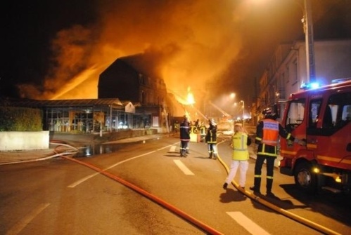 Un magasin de bricolage détruit par un incendie à Eu: les quatre employés au chômage