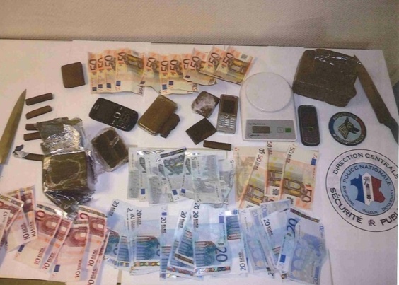 1 kg de résine de cannabis et 1400 euros en petites coupures ont été découverts dans l'appartement  des Hauts-de-Rouen, un quartier placé en zone de sécurité prioritaire