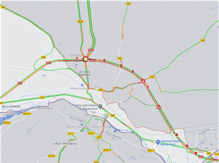 Le poids lourd s'est couché au niveau d'un rond-point à La Madeleine-de-Nonancourt Le poids lourd s'est couché au niveau d'un rond-point à La Madeleine-de-Nonancourt