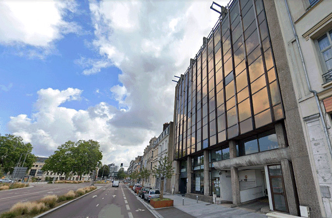 L'incident s'est produit dans le sous-sol de cet immeuble du boulevard des Belges (à droite) qui abrite un transformateur Enedis - Illustration © Google Maps
