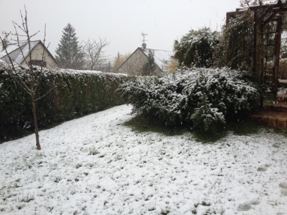 Quelques petits centimètres de neige sont tombés ce vendredi matin dans l'Eure. Pas de conséquences sur la circulation ni sur l'activité économique (Photo Infonormandie.com)