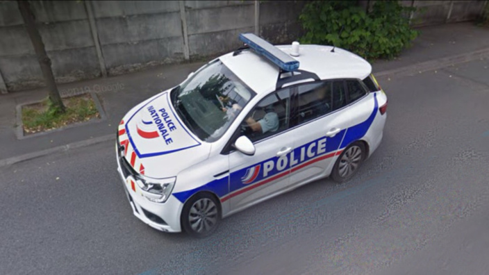 La voiture de police a été prise pour cible rue Saint-Éxupéry, cet après-midi - illustration