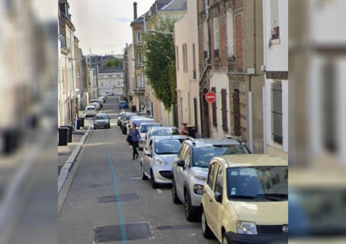 Les deux vandales ont été aperçus rue Regnard en train de dégrader des voitures - Illustration Les deux vandales ont été aperçus rue Regnard en train de dégrader des voitures - Illustration