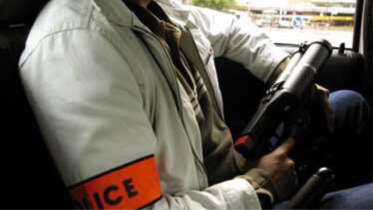 Les policiers de la BAC surveillaient le véhicule suspect - Illustration Les policiers de la BAC surveillaient le véhicule suspect - Illustration