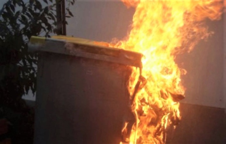 L’homme a reconnu devant les enquêteurs avoir mis le feu à une quinzaine de poubelles depuis le 21 février - Illustration