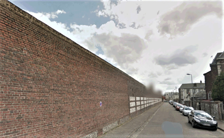 Rouen : surpris en train de parachuter des paquets dans la cour de la prison, il est interpellé Rouen : surpris en train de parachuter des paquets dans la cour de la prison, il est interpellé