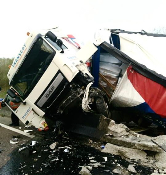 Le chauffeur a été légèrement blessé dans l’accident - Photo @ gendarmerie / Facebook