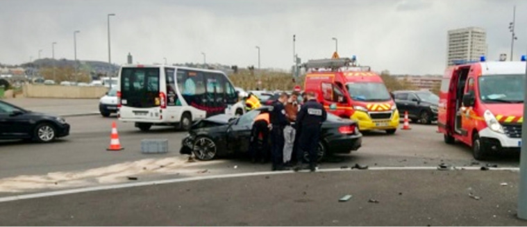 Les blessés ont été transportés au CHU par les sapeurs-pompiers - Photo @ DDSP76 /Twitter