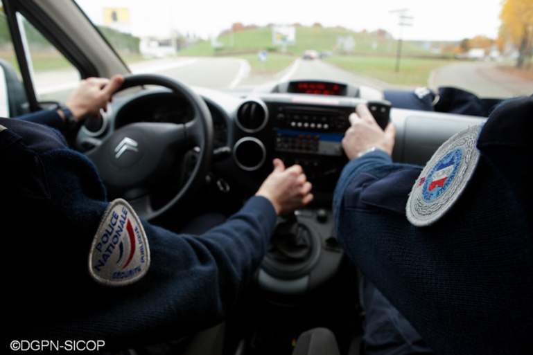 Les fuyards ont été rattrapés par la patrouille de police - Illustration Les fuyards ont été rattrapés par la patrouille de police - Illustration
