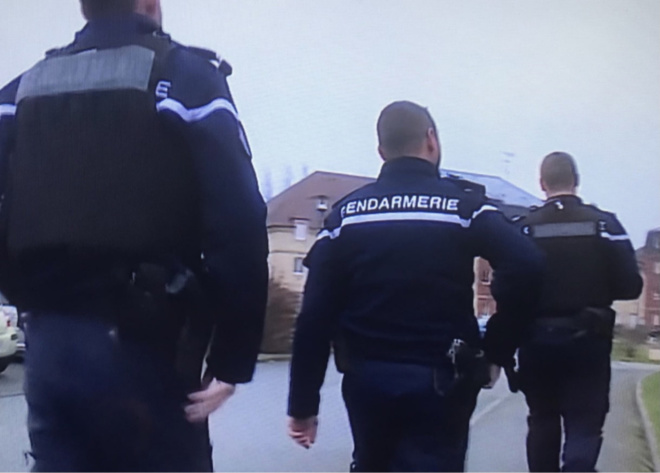 Quarante gendarmes, dont ceux des pelotons de surveillance et d’intervention (Psig) de Pont-Audemer et Bernay, ont interpellé trois suspects mercredi dernier à l’heure du laitier - illustration Quarante gendarmes, dont ceux des pelotons de surveillance et d’intervention (Psig) de Pont-Audemer et Bernay, ont interpellé trois suspects mercredi dernier à l’heure du laitier - illustration