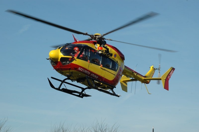 Le jeune homme a été transporté, médicalisé, par l'hélicoptère de la sécurité civile vers le centre hospitalier rouennais - Illustration © Adobe Stock