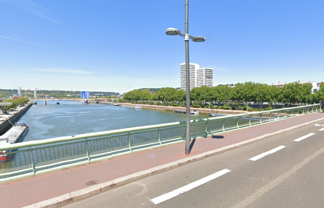 L'homme s'est jeté du pont Jeanne-d'Arc, selon le témoin qui a alerté les secours - Illustration © Google Maps