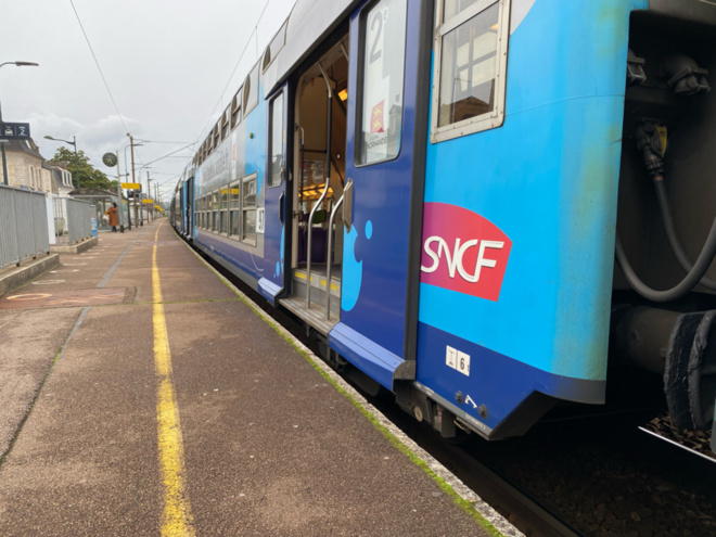 Les 400 passagers du train impacté ont été évacués et pris en charge à bord d'autocars affrêtés par la SNCF - Illustration © infoNormandie