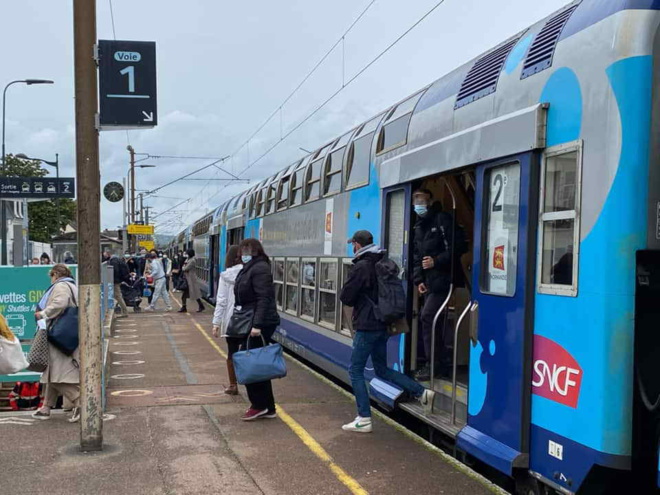 Les passagers ont été débarqués à Val-de-Reuil - Illustration © infoNormandie Les passagers ont été débarqués à Val-de-Reuil - Illustration © infoNormandie