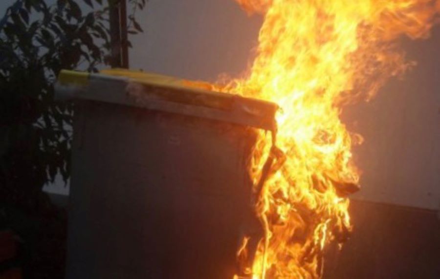 Une enquête a été ouverte pour déterminer l'origine du feu de poubelle - Illustration