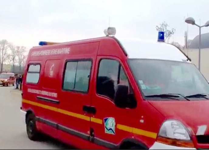 La conductrice blessée a été transportée par les secours au CHU de Rouen - illustration