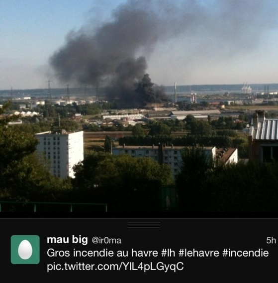 Photo du panache de fumée postée sur Twitter par cet internaute