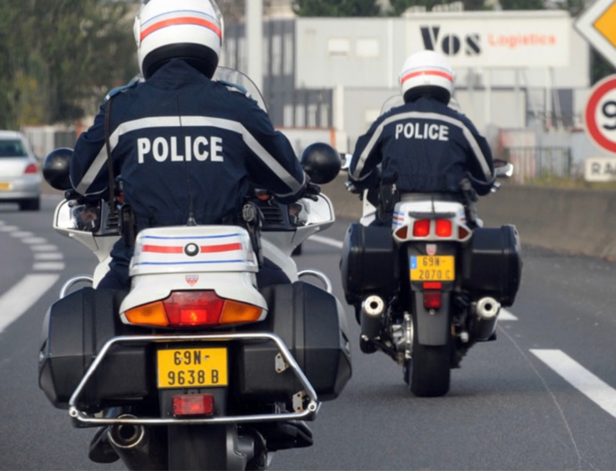 La victime a été transportée par les secours vers le CHU de Rouen, sous escorte des motards de la Police nationale - Illustration