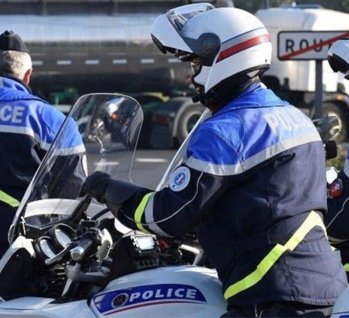8 fonctionnaires de la brigade motocycliste et de sécurité routière ont été mobilisés sur ce contrtôle qui a duré 1h30 - Illustration © DDSP76