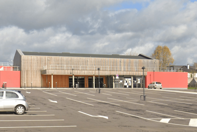 La salle des fêtes abrite un centre de vaccination anti-Covid - Illustration © Google Maps