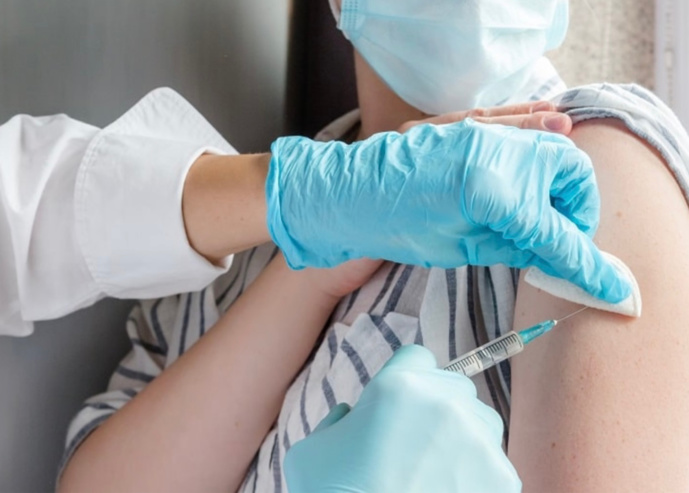 Au 22 août, 81,5 % des Normands éligibles ont reçu au moins une dose et 72 % sont complètement vaccinés. Au 22 août, 81,5 % des Normands éligibles ont reçu au moins une dose et 72 % sont complètement vaccinés.