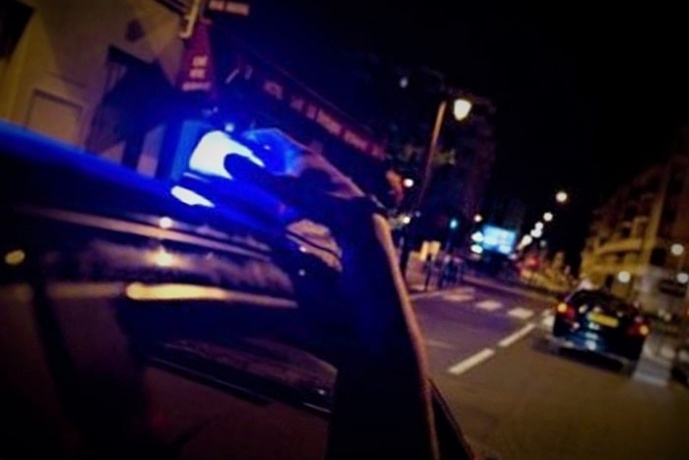 Le véhicule de la Bac a été visé par des jets de projectiles - Illustration Le véhicule de la Bac a été visé par des jets de projectiles - Illustration