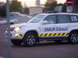 Le motard blessé a été médicalisé sur place par l'équipe du SMUR d'Elbeuf, avant dêtre transporté au CHU de Rouen (Photo d'illustration)