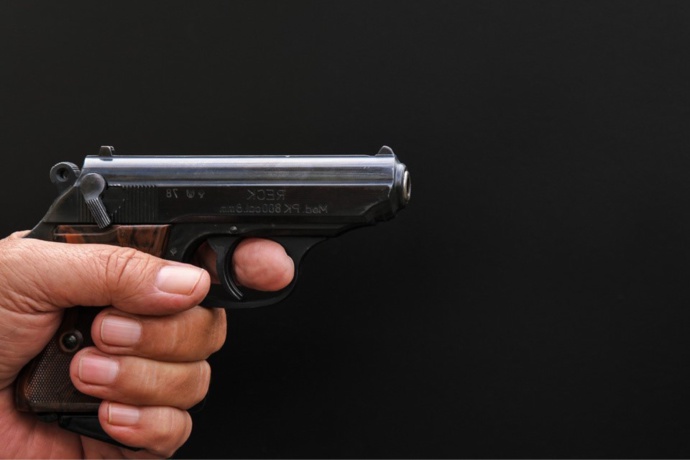 Le braqueur a tiré à trois reprises sans blesser personne - Illustration Le braqueur a tiré à trois reprises sans blesser personne - Illustration