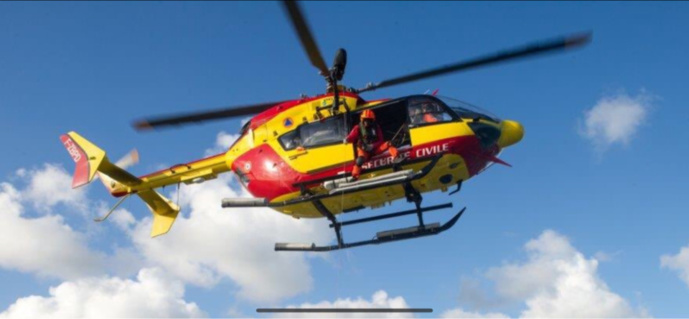 Le marin a été héliporté par Dragon 76 vers l'hôpital Jacques-Monod près du Havre - Illustration Le marin a été héliporté par Dragon 76 vers l'hôpital Jacques-Monod près du Havre - Illustration