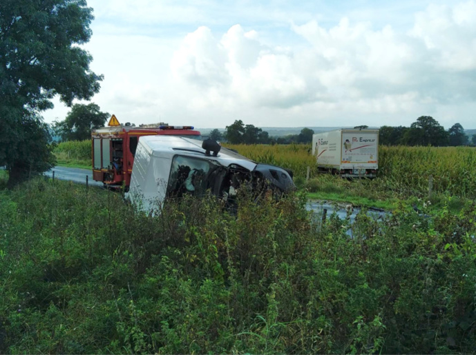 Dans le choc, l’un des conducteurs s’est retrouvé coincé sous son véhicule - photo @ Sdis76 Dans le choc, l’un des conducteurs s’est retrouvé coincé sous son véhicule - photo @ Sdis76