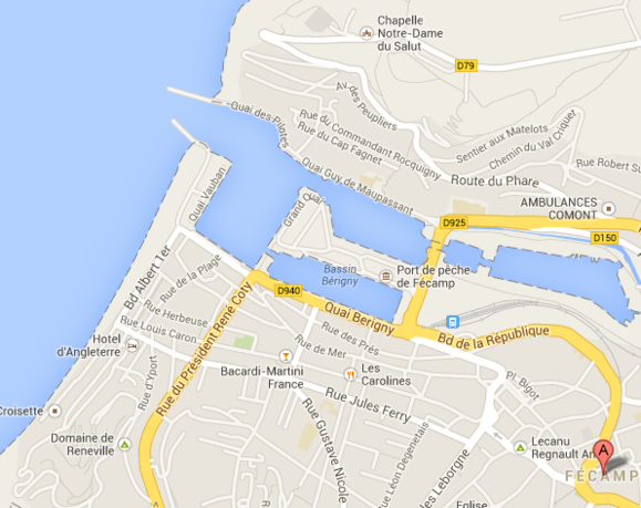 Le bateau a heurté la jetée au moment où il s'apprêtait à pénétrer dans le port  (@Google Maps)