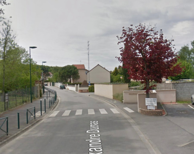 Le cycliste, grièvement blessé a été découvert à hauteur du 33 ter, rue Alexandre Dumas à Plaisir Le cycliste, grièvement blessé a été découvert à hauteur du 33 ter, rue Alexandre Dumas à Plaisir