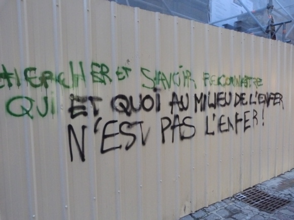 ...et aussi sur une palissage de chantier de la rue Saint-Romain ...et aussi sur une palissage de chantier de la rue Saint-Romain