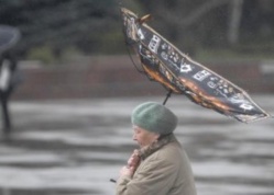 Les parapluies ne devraient pas résister aux rafales de vent et aux averses Les parapluies ne devraient pas résister aux rafales de vent et aux averses