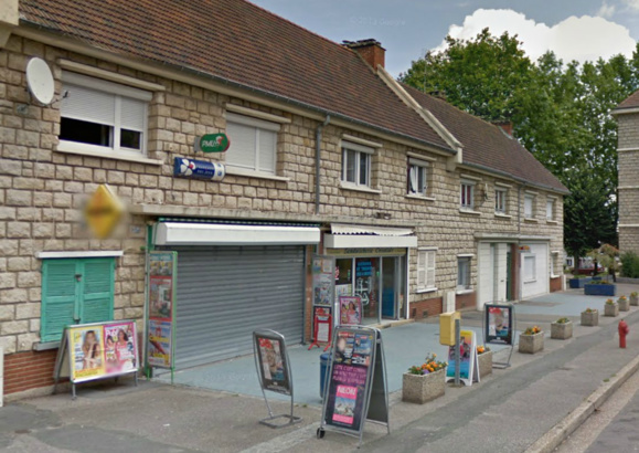 La maison de la presse fait partie des quelques commerces installés sur la place du Dr Calmette (@Google Maps)