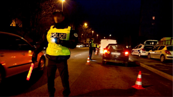 Évreux : fortement alcoolisé, le conducteur immobilise sa voiture au milieu de la route en pleine nuit Évreux : fortement alcoolisé, le conducteur immobilise sa voiture au milieu de la route en pleine nuit