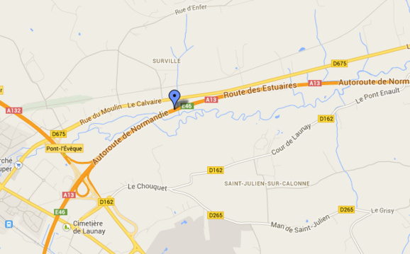 La collision s'est produite peu avant d'arriver à la bifurcation Pont-l'Evêque/Lisieux, sur la commune de Surville. L'A13 a été coupée pendant une heure en direction de Caen (@Google Maps)