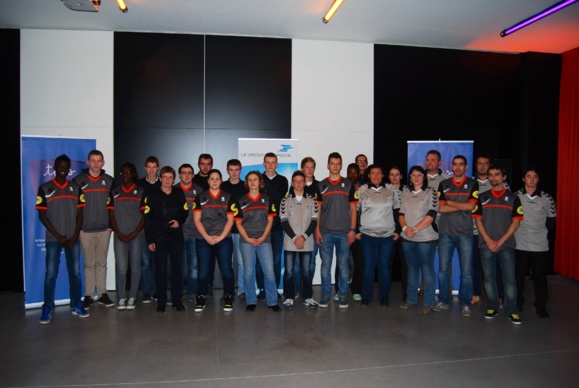 Les jeunes arbitres réunis lors de la remise des maillots mercredi Les jeunes arbitres réunis lors de la remise des maillots mercredi