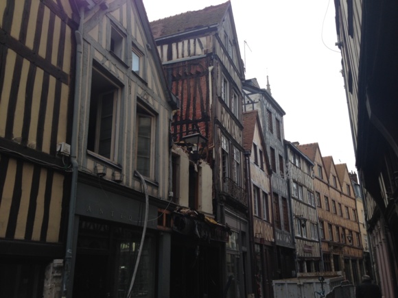 Un immeuble du centre historique de Rouen soufflé par une explosion ?